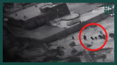 검은 점이 돌진하자 연기가 IS 수괴 제거 현장