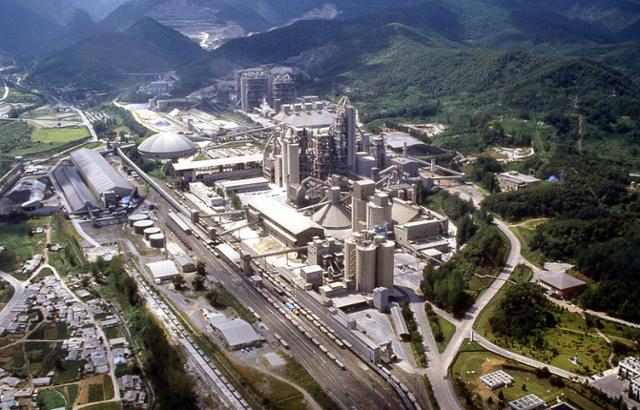 '시멘트 소성로' 환경규제 강화...질소산화물 배출 기준 240ppm-사회ㅣ한국일보