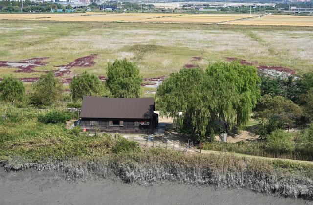 Siheung Gaetgol Ecological Park Gatgeol Wetland Center built in a salt warehouse style