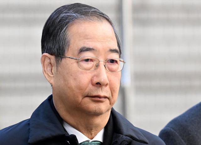 대통령 빼고 다해본 한덕수의 몰락... 공직 생활 55년 '관운의 사나이'-사회ㅣ한국일보