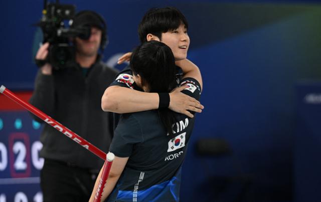 한국일보 보도 이미지: 컬링 믹스더블 김선영-정영석