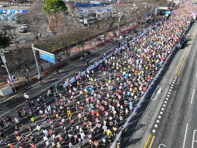 마라톤에 갇힌 뇌진탕 증세 아이... 경찰 도움으로 병원 도착