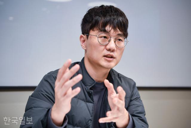 국대 AI모델 개발 합류한 30대 수학박사... "제2의 '딥시크' 되겠다" - 뉴스 썸네일 이미지