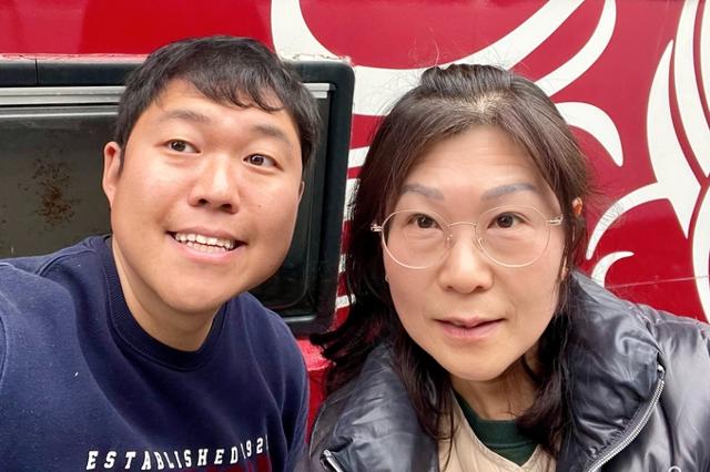 구미대, 부자·모자 함께 같은 학과 입학 화제... "서로 든든한 동기 부... - 뉴스 썸네일 이미지