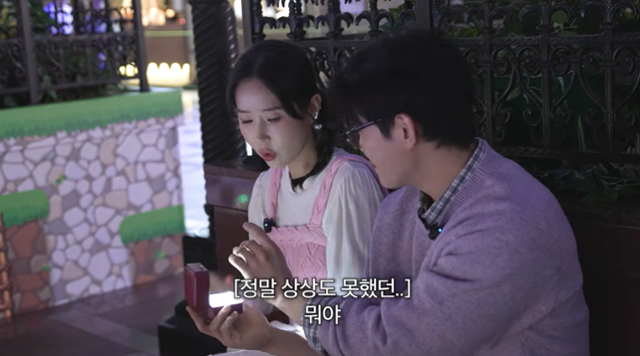 신지, 눈물의 프러포즈 현장 공개… "상상도 못했다"-문화ㅣ한국일보