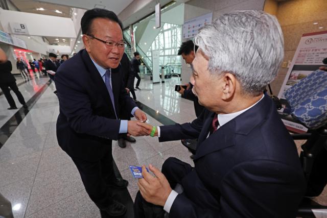 김부겸 선거캠프에 정계·학계·법조계 인사 추가 합류... "통합형 선대... - 뉴스 썸네일 이미지