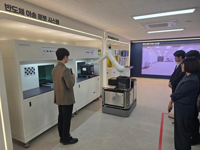 구미에 반도체 특화 로봇 테스트 공간 열었다 - 뉴스 썸네일 이미지