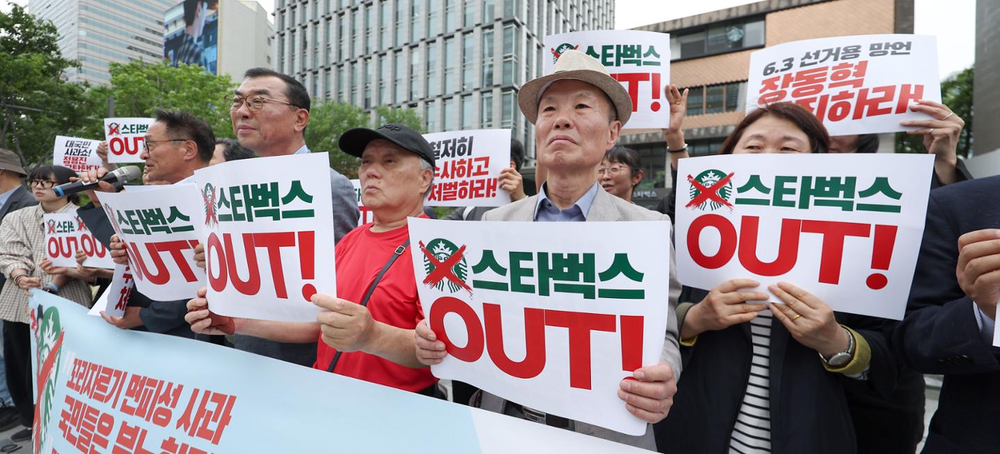"사내 '일베 감별사' 둬야 하나"... 유통가, '스벅 사태' 불똥 튈라 초긴... - 뉴스 썸네일 이미지