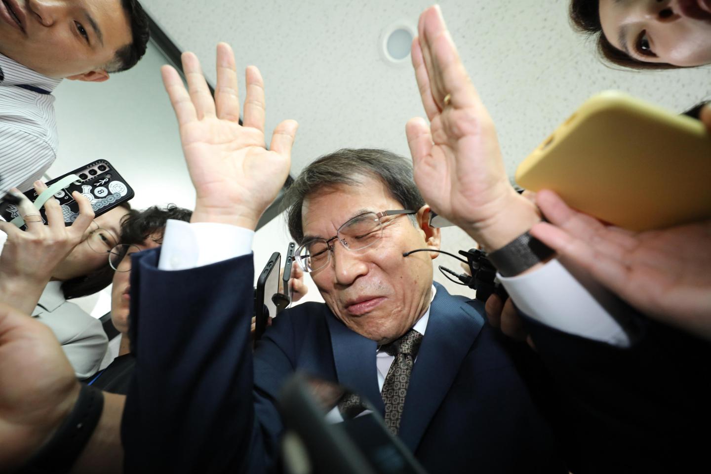 "선거 없을 땐 노는 신의 직장?" 선관위 전현직의 양심고백