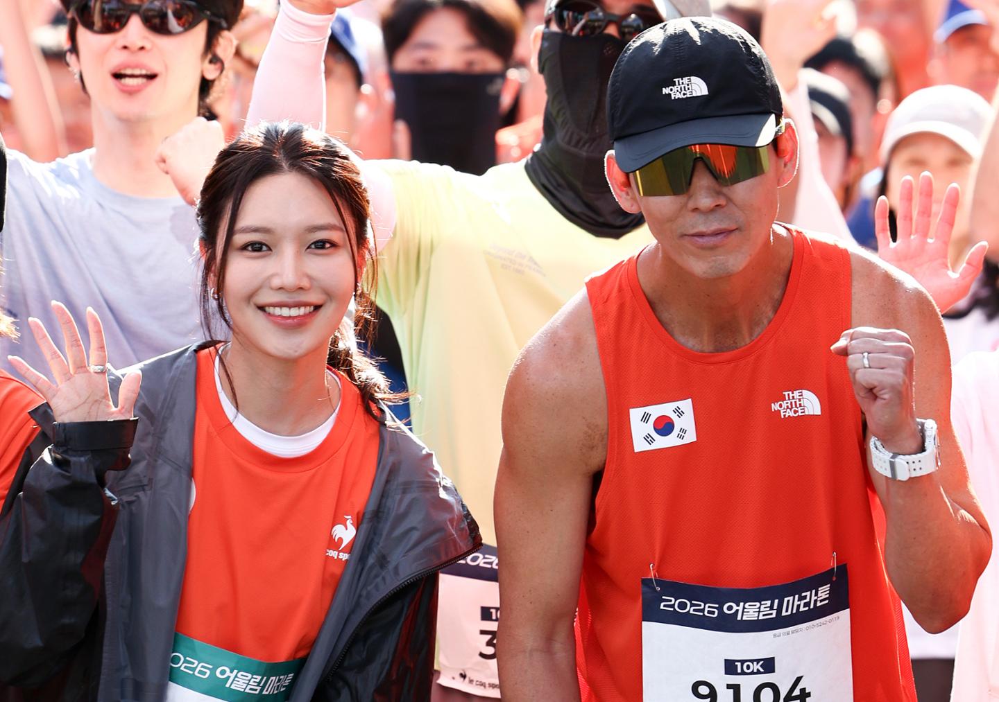 수영, 결별 후 첫 공식석상 포착... 마라톤 대회 참석 - 뉴스 썸네일 이미지