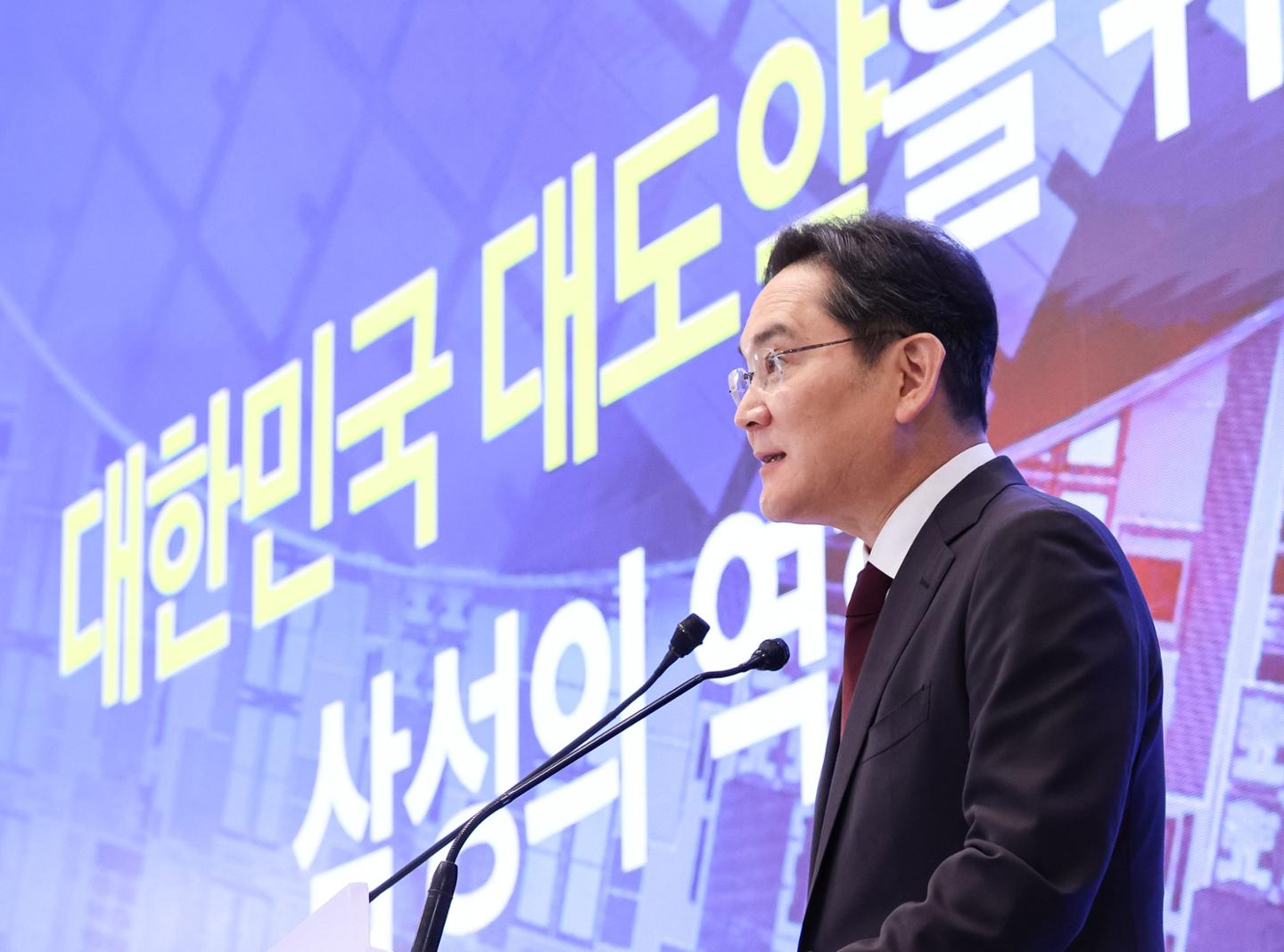삼성전자·SK하이닉스, 피 말리는 인재 확보 경쟁... 학계 "10만 명 키워야... - 뉴스 썸네일 이미지