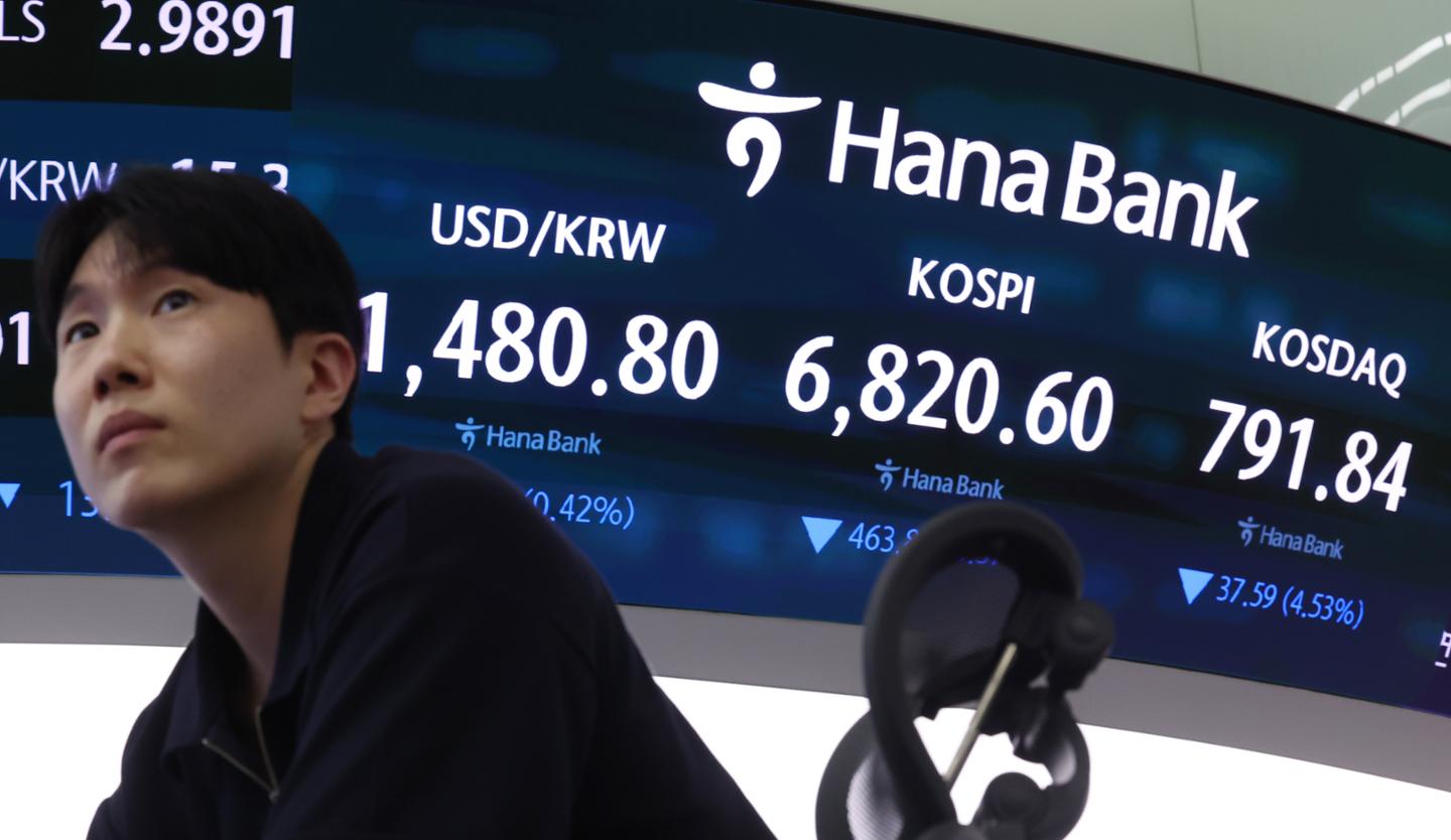 반도체 고점 우려에 코스피 6.4% 급락...금리 인상에 성장주 하락 압력 - 뉴스 썸네일 이미지