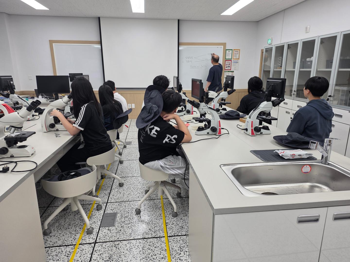 경북교육청, 이공계 희망 학생 대상 '노벨과학 꿈 캠퍼스' 운영 - 뉴스 썸네일 이미지