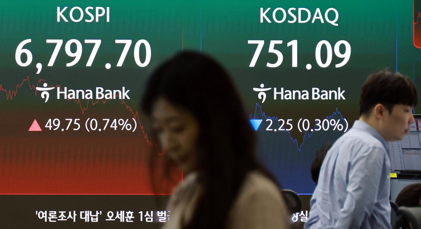반도체 팔고 코스닥서 로봇 담은 개인... 중·소형주로 눈 돌리나? - 뉴스 썸네일 이미지