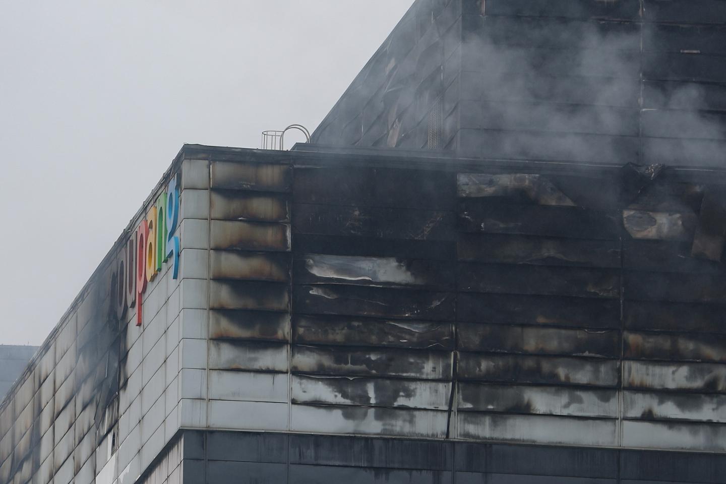 적자·과징금에 화재까지 겹악재 쿠팡... 독주 체제도 흔들리나 - 뉴스 썸네일 이미지