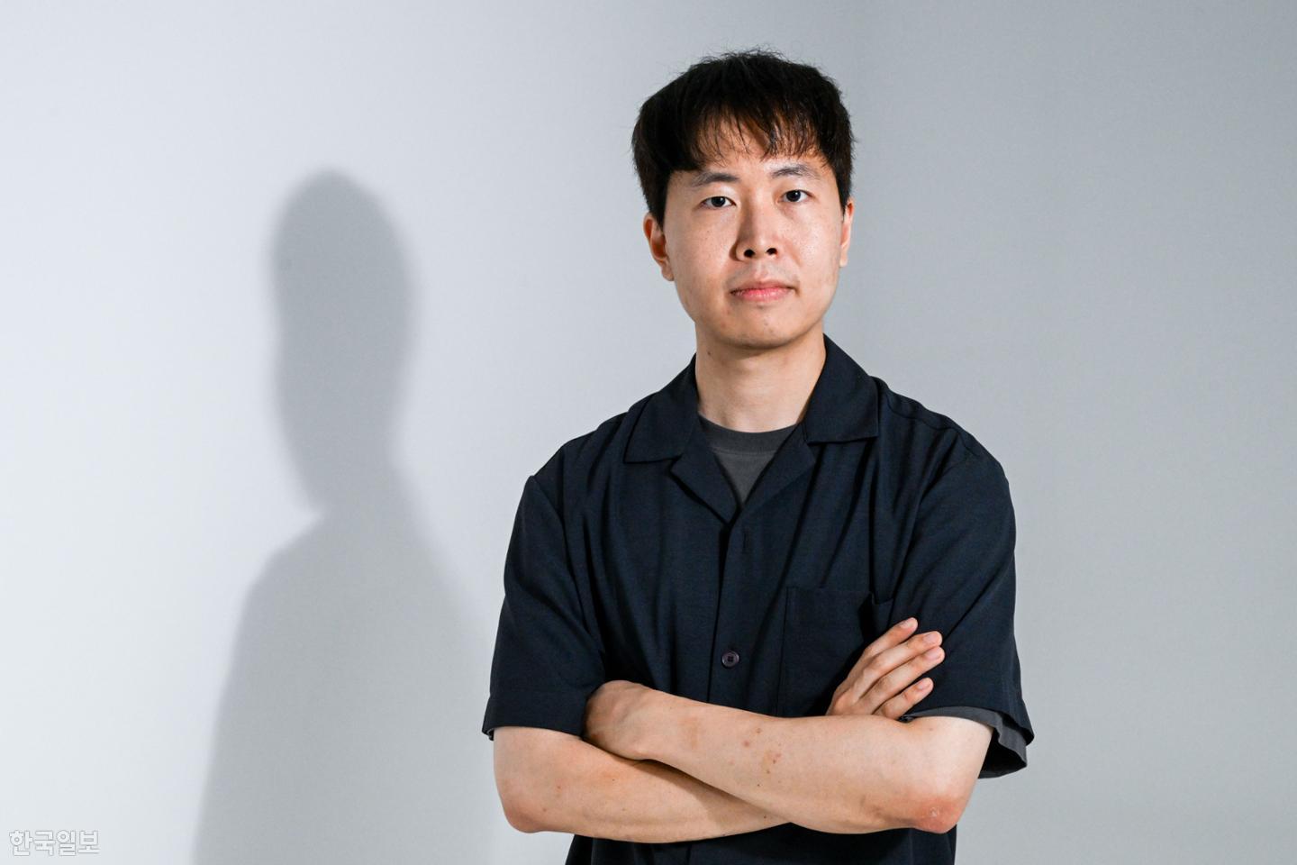 교도소에서 누가 돌아왔게... 돌연 절필했던 '시인'이 돌아왔다 - 뉴스 썸네일 이미지