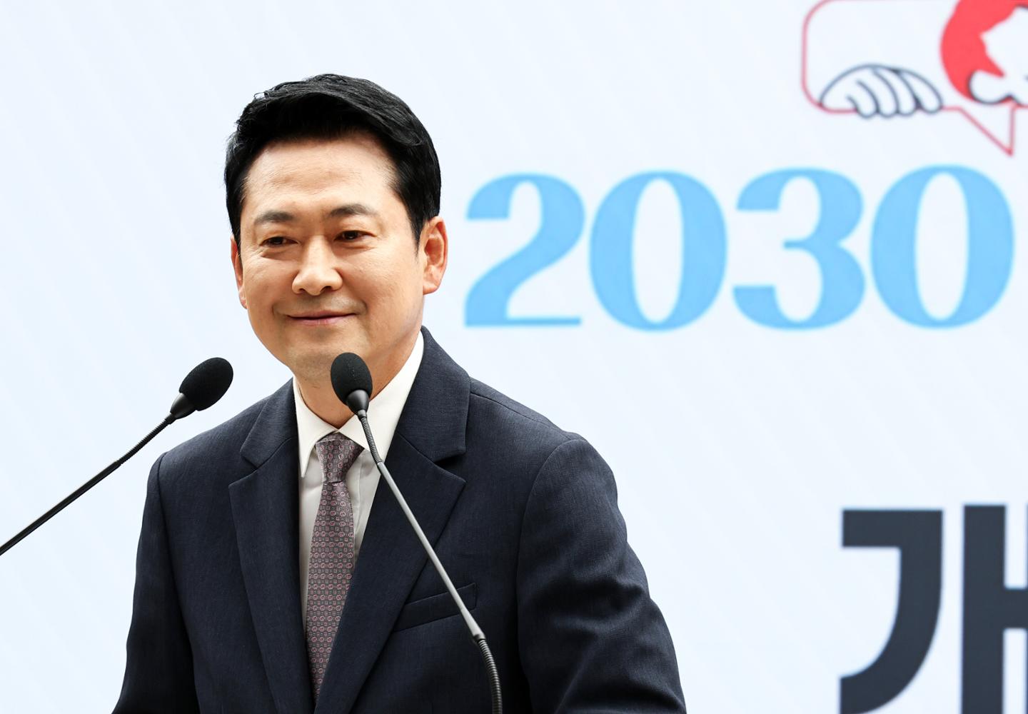 사퇴 서명 2.2만 vs 지지 서명 2.3만... 집안싸움 난 야당 당원들