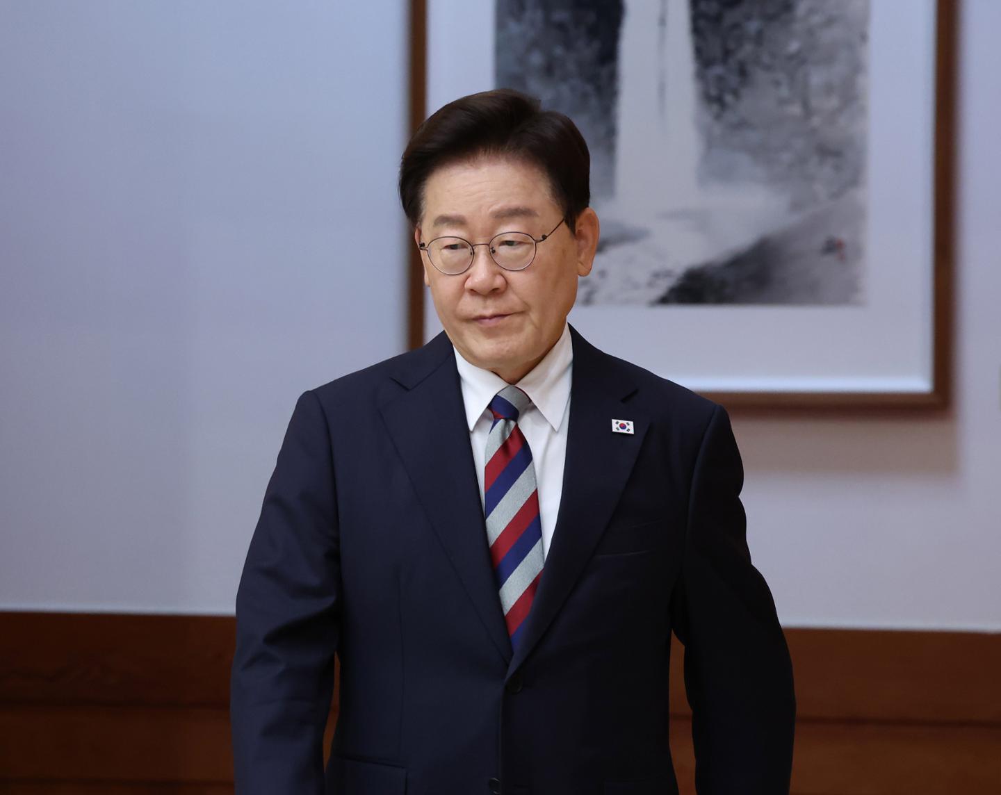 李대통령, "4년 중임 개헌 소신 변함없어… 필시 임기 단축 수용"