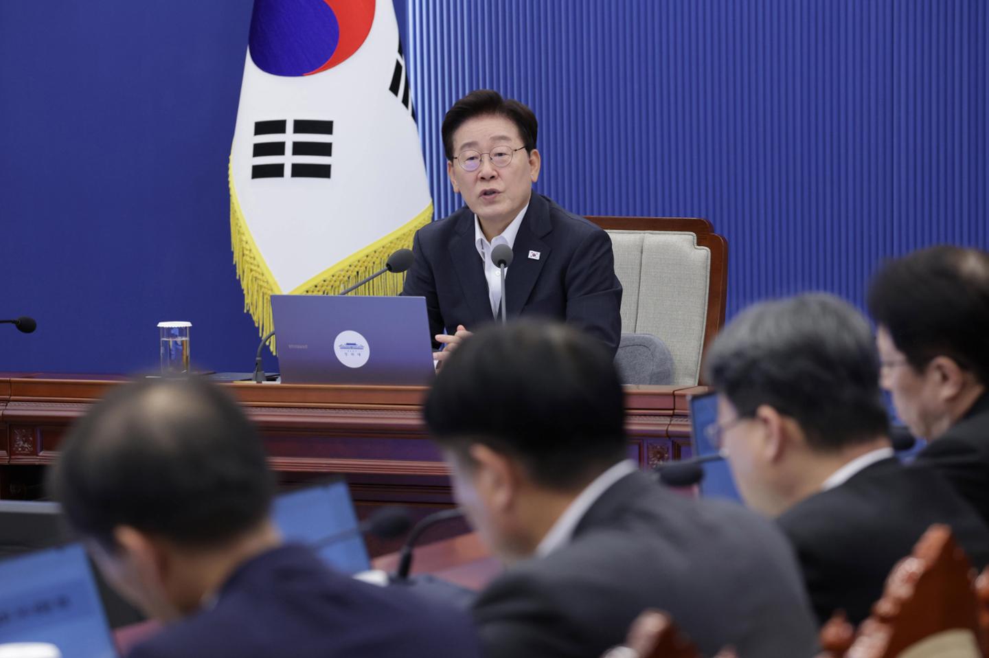 부동산 분노에 이재명 대통령 국정 지지율 44%…취임 후 최저 찍었다