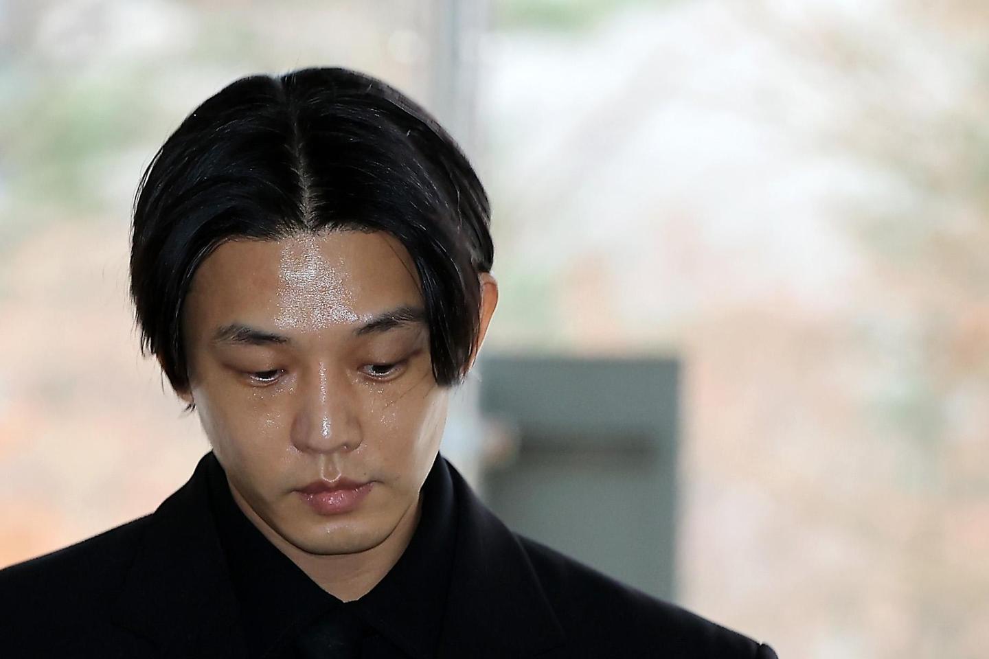 3년 만에 돌아오는 유아인, 복귀 전 넘어야 할 산 - 뉴스 썸네일 이미지