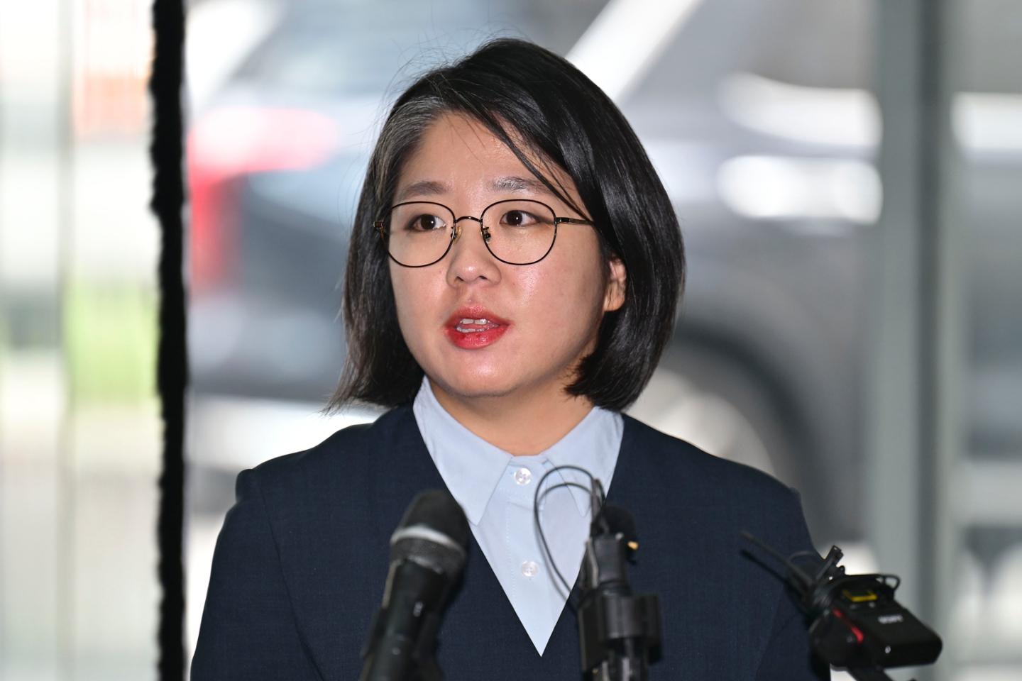 보좌진 명단 숨겼던 용혜인... 알고 보니 '가족 정당' 식구 챙기기?