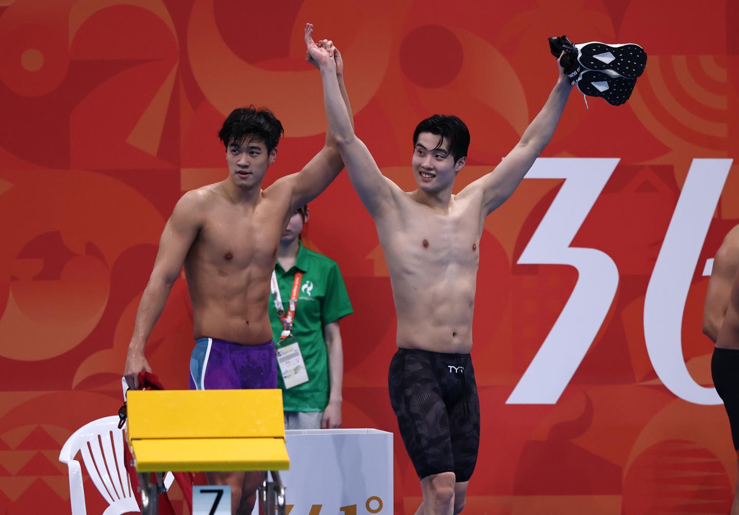수영 황금세대, 계영 400m '은빛 역영'... 김준우는 한국 新 세우며 자유형 800m 은메달-스포츠ㅣ한국일보
