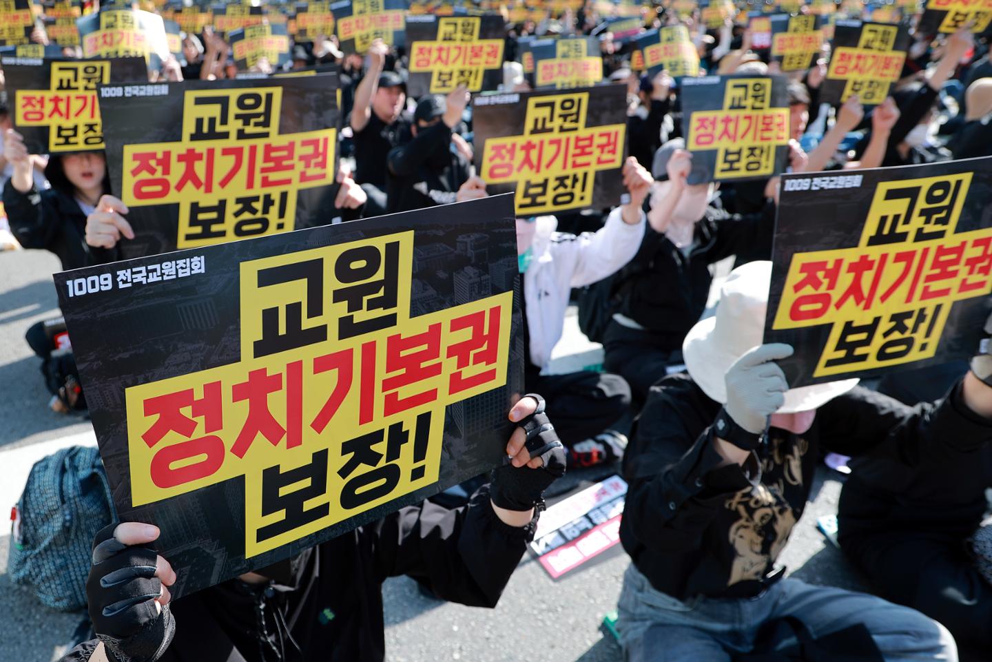 결석한 학생에게 '등교하라' 했다가 학대로 신고당한 교사... "아동복지... - 뉴스 썸네일 이미지