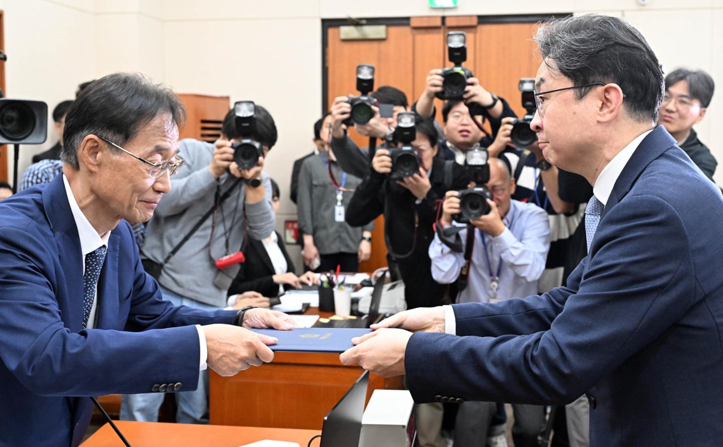 조각투자 거래소 인가 또 국감 도마...탈락 스타트업 '재도전' 쟁점 - 뉴스 썸네일 이미지