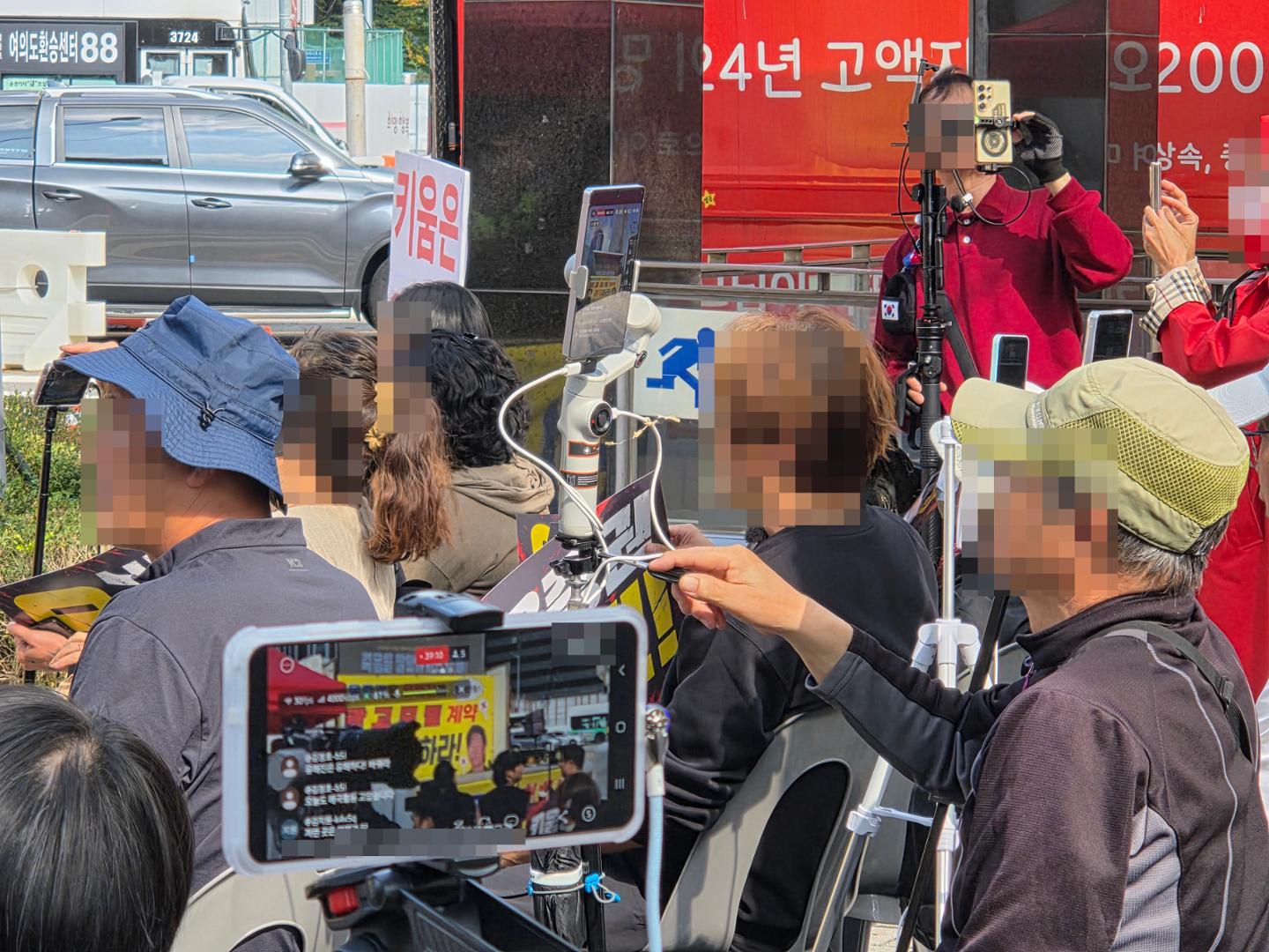 새 먹잇감은 유해진?... 극우 유튜버들, '암살자(들)' 논란 편승해 '돈벌... - 뉴스 썸네일 이미지