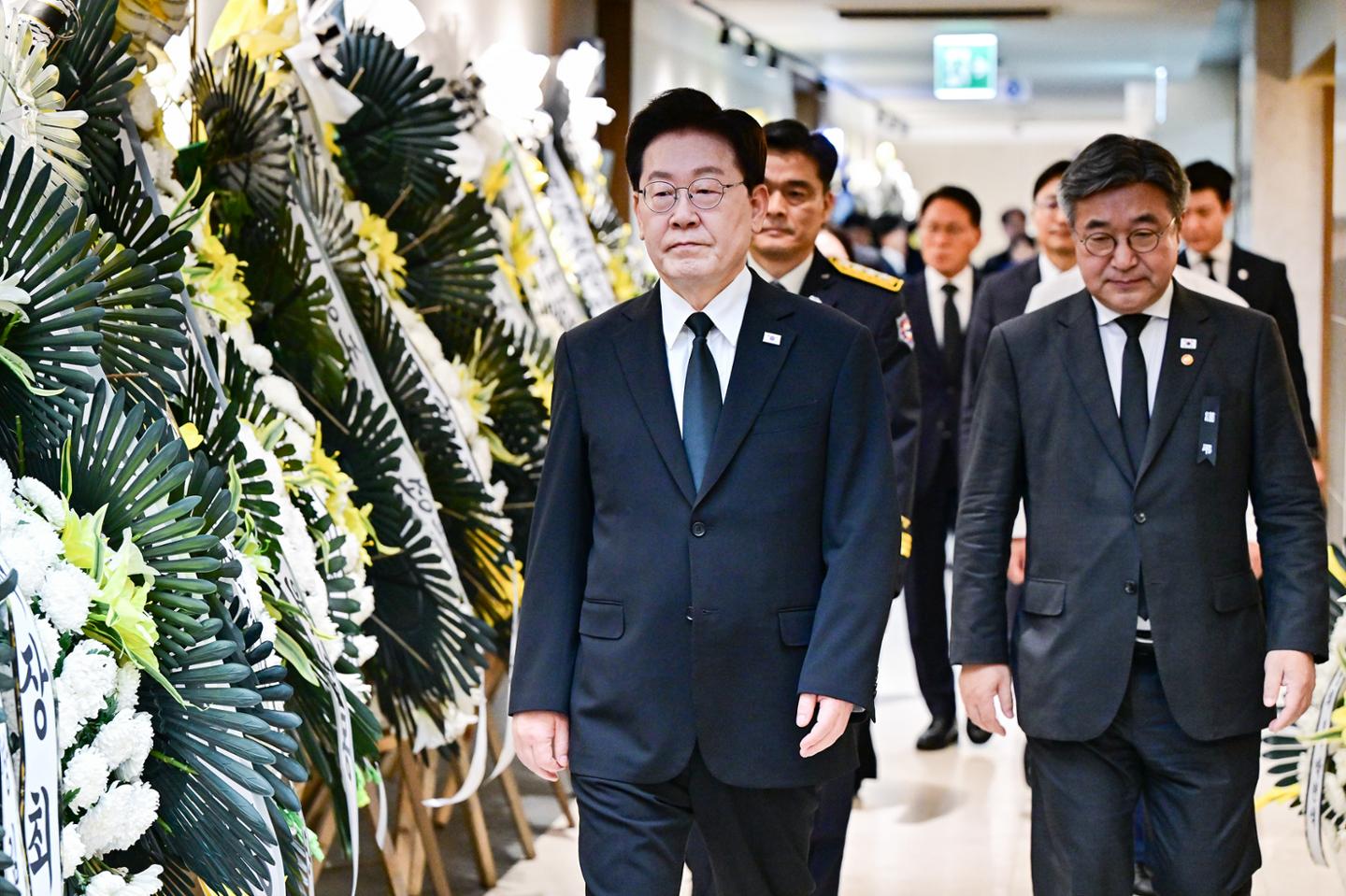 부천 순직 소방관 빈소 찾은 대통령… '일곱 살 딸' 소식에 깊은 침묵