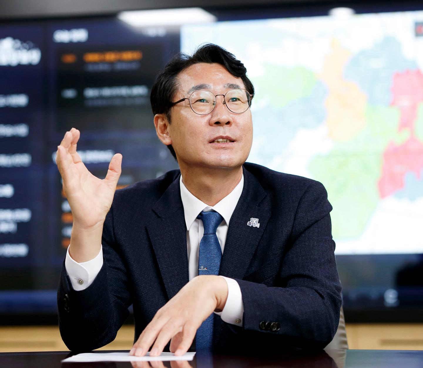 정명근 화성시장 "AI 행정으로 시민 삶 풍요롭게, 세계 무대 선보일 것... - 뉴스 썸네일 이미지