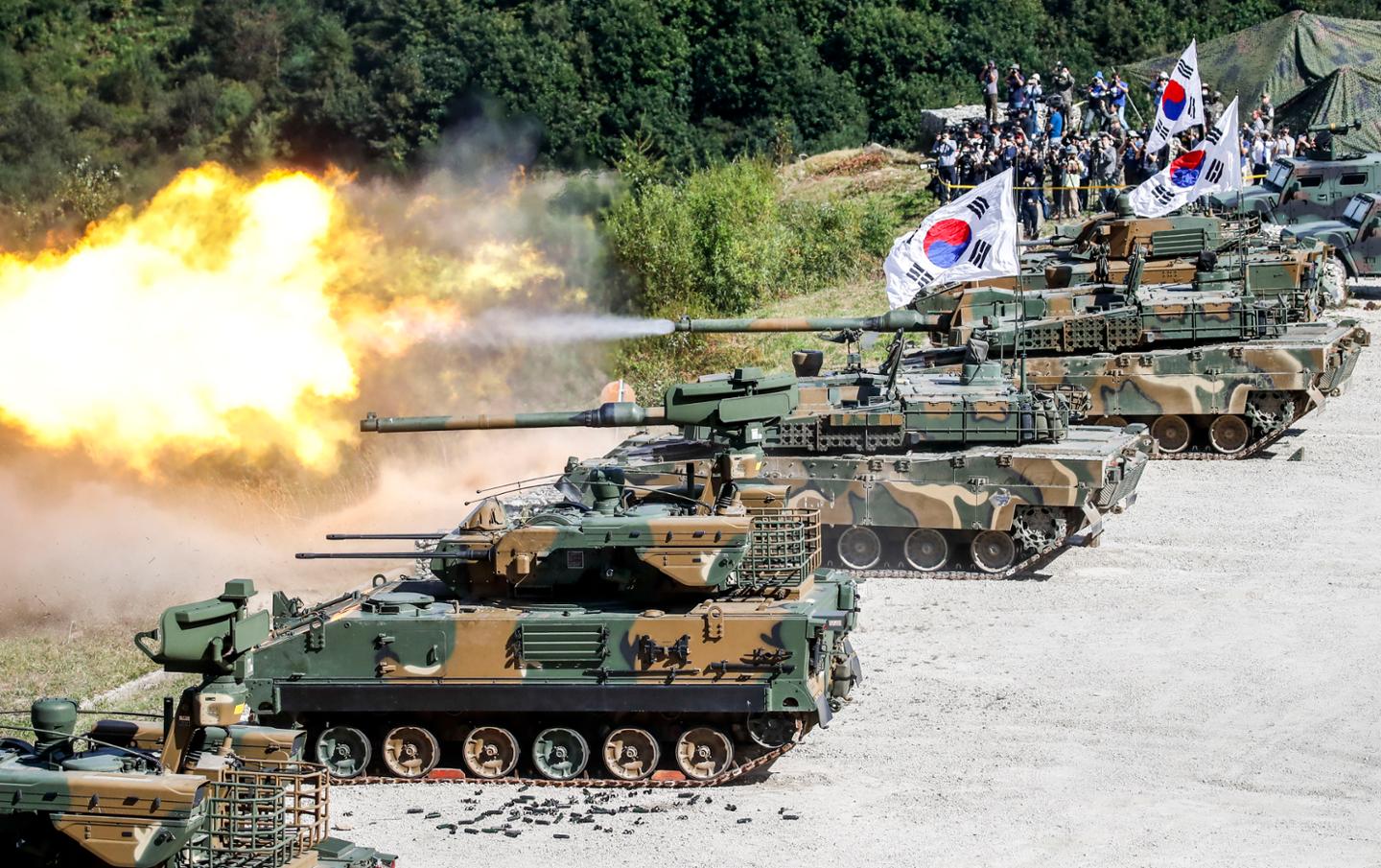 돈 때문에 킨텍스와 계룡대로 쪼개진 육군 무기 전시회[문지방] | 한국일보