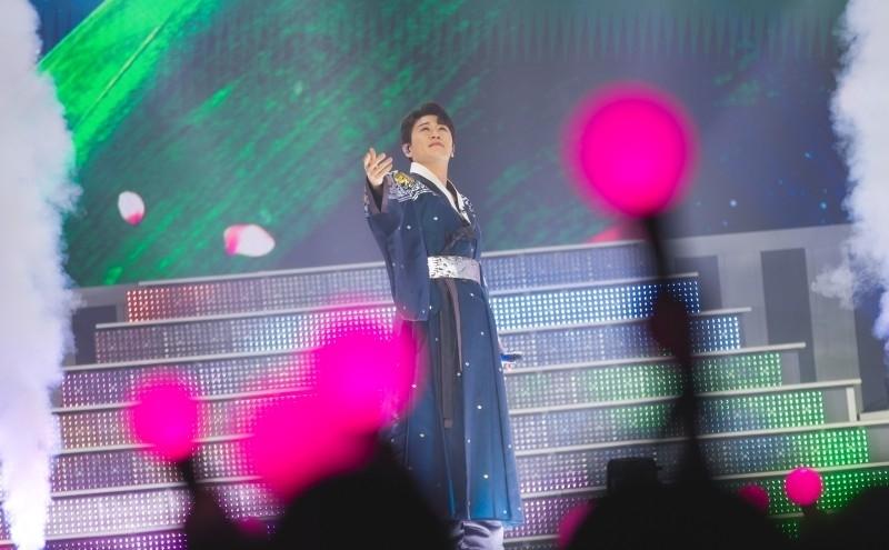 단독쇼로 돌아온 영탁 제 이름 건 공연, 영광 | 한국일보