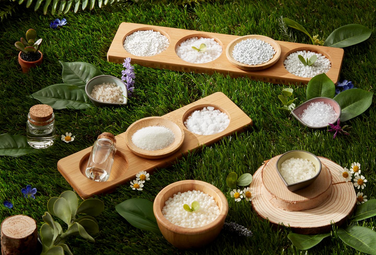 ①열분해유 대량생산 ②흰색 PCR ABS 개발...LG화학, 재활용 플라스틱 시... - 뉴스 썸네일 이미지