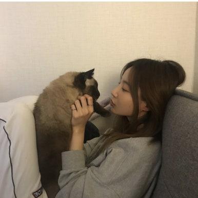 모모랜드 연우, 배우 데뷔 후 따뜻한 심성 드러내! 유기묘 3마리 입양 소식에 감동 물결