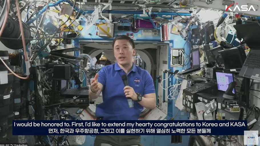 "우주에선 빨래 안 해요"... ISS 파견 6개월 한국계 우주인 조니 김 - 뉴스 썸네일 이미지