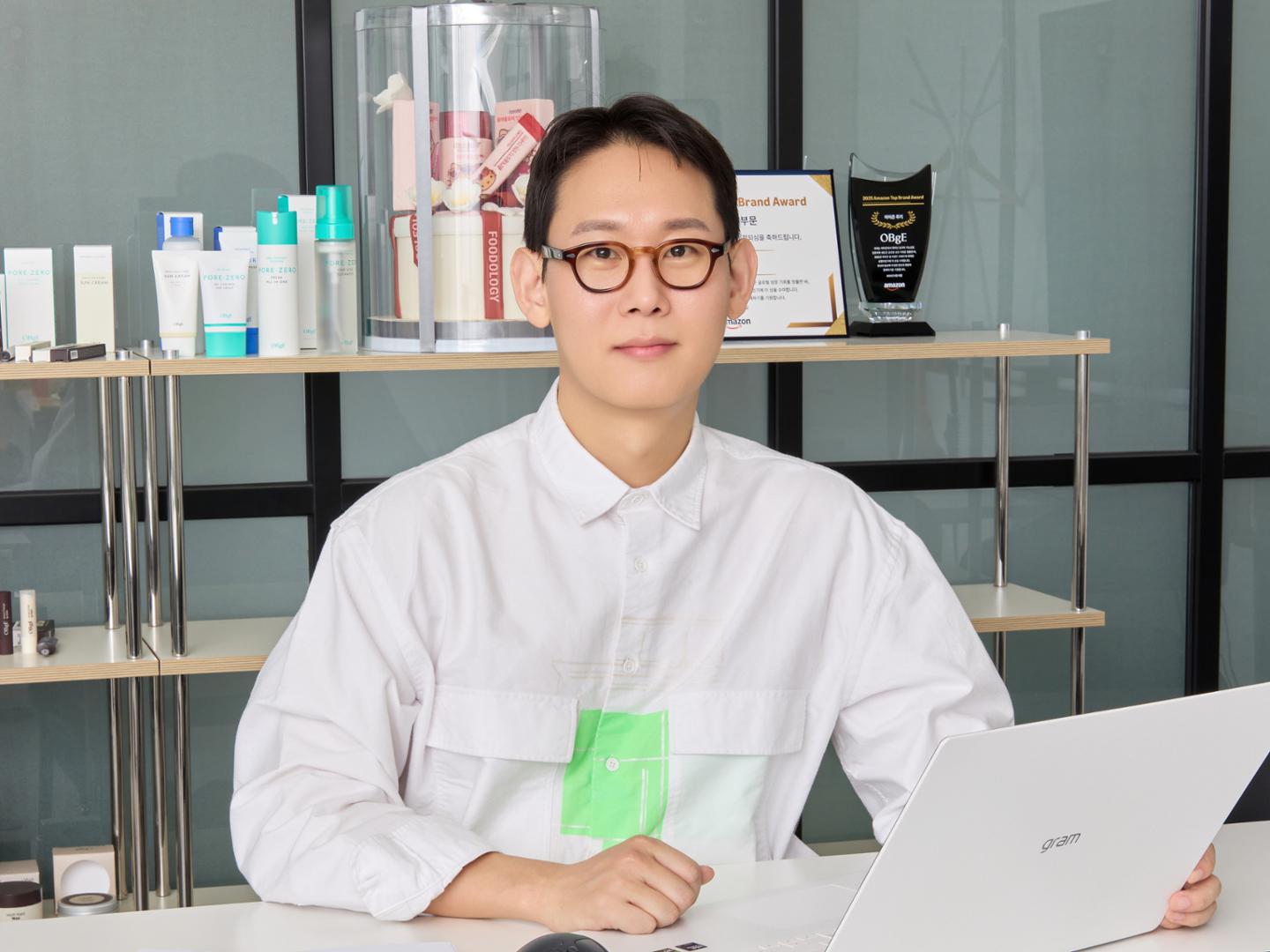 [인터뷰]"화사한 건 좋은데 티 나지 않게"...화장하고픈 남자 속마음을... - 뉴스 썸네일 이미지