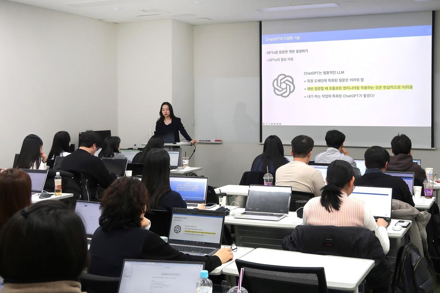 AI고객센터업체 유베이스, 상담SW 개발하는 센터링크 인수 - 뉴스 썸네일 이미지