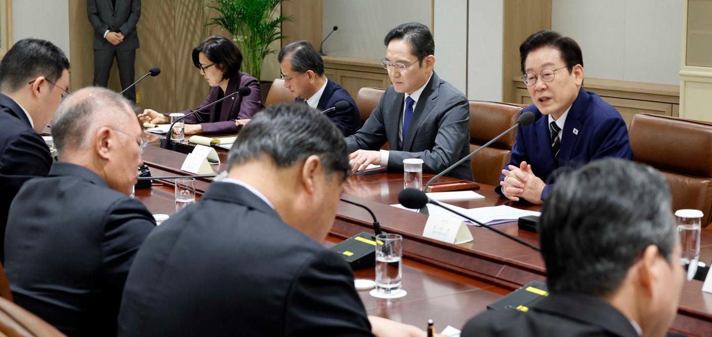 4대그룹 총수들, 이 대통령과 새해 초부터 중국 날아간다 - 뉴스 썸네일 이미지