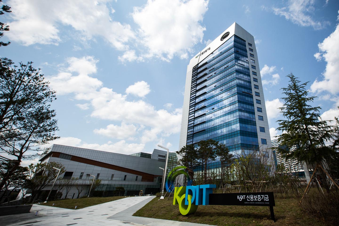 신용보증기금, 지역 산업 생태계 주도할 '지역코어기업' 선정 - 뉴스 썸네일 이미지