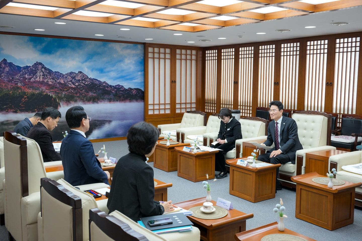 순천시, 전남 동부권 사업구조 개편 나선다...'반도체 산단' 유치 나서 - 뉴스 썸네일 이미지