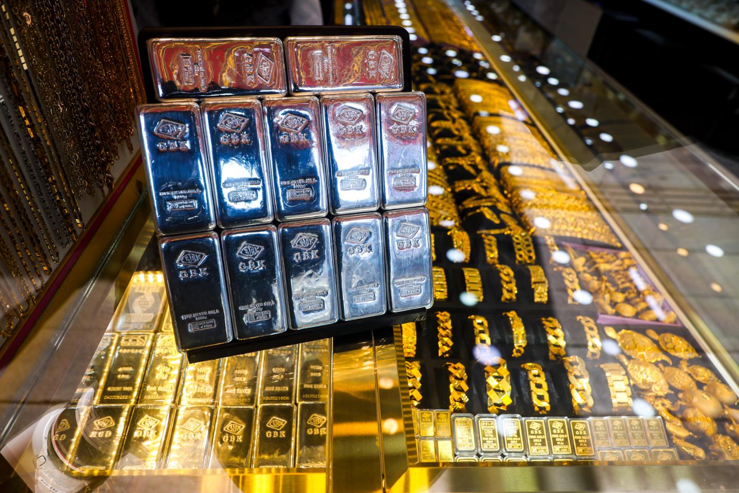 조연이던 은, 주연으로..."굴러다니던 은 모아 '실버바' 만든다" - 뉴스 썸네일 이미지