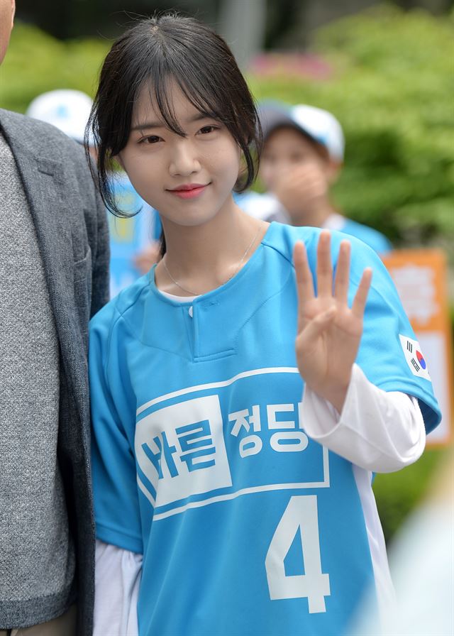 ê²½ì°° ìœ ë‹´ ì„±ì¶
