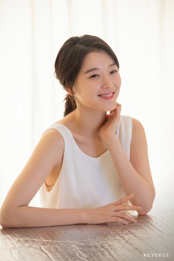 조우리, 촬영장에서 뽐낸 ‘형광등 미모’