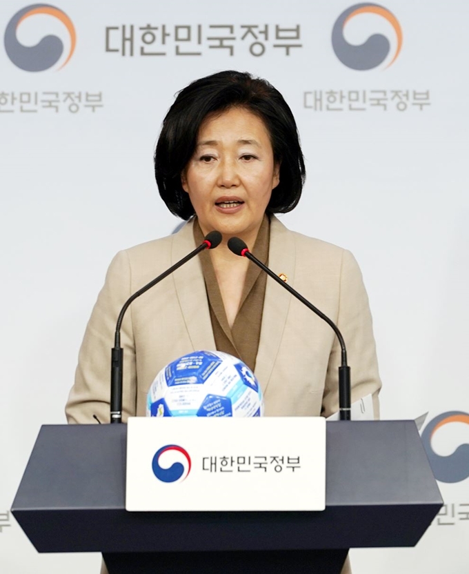박영선 “주52시간제 개선 요구 공감…예외 뒀어야” 박영선 장관 “주52시간제 경직... 예외규정 뒀어야”