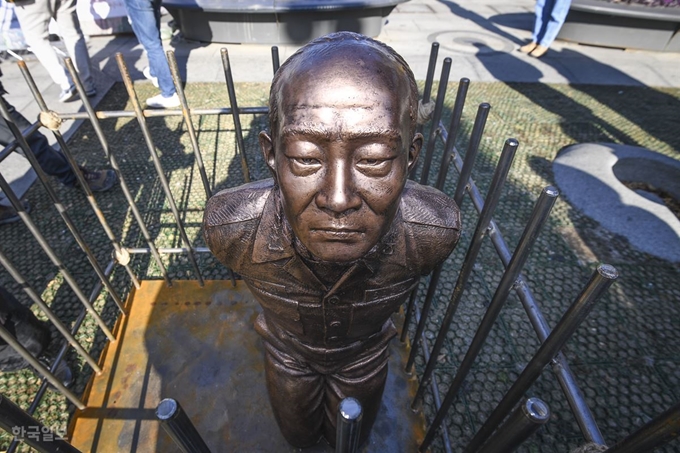 ì „ë'í™˜ 12 12 40ë…„ë§Œì— ê´'ìž¥ì—ì„œ êµ¬ì† ë˜ë‹¤