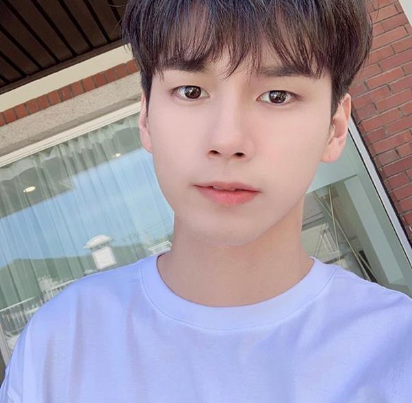 옹성우가 훈훈한 비주얼을 자랑했다. 옹성우 SNS 제공