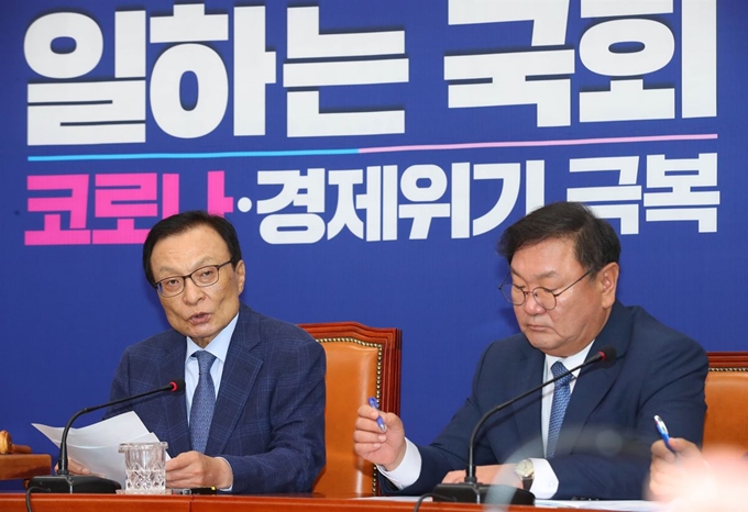 이해찬 더불어민주당 대표가 1일 서울 여의도 국회에서 열린 더불어민주당 최고위원회의에 참석해 현안관련 발언을 하고 있다. 뉴시스