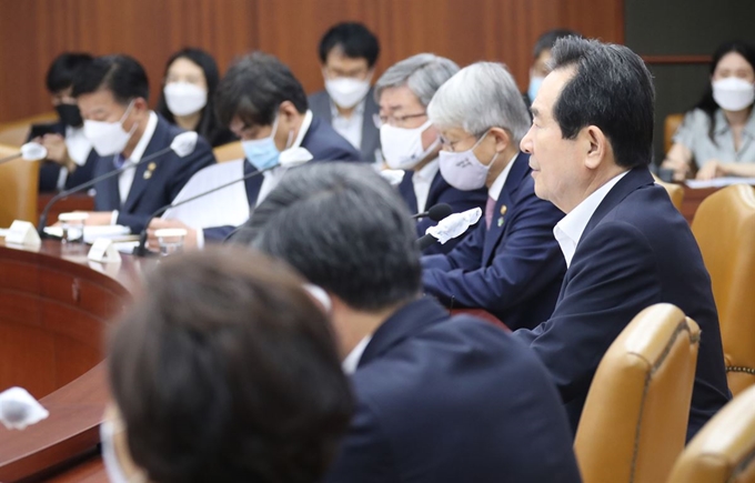 정세균 국무총리가 3일 정부서울청사에서 국정현안점검조정회의를 주재하며 발언하고 있다. 연합뉴스