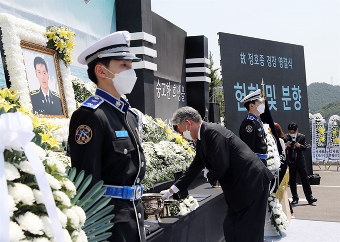 다이버 2명을 구하고 순직한 통영해경 고(故)정호종 경장 영결식이 9일 오전 통영서울병원 장례식장에서 엄수됐다. 통영해경 제공